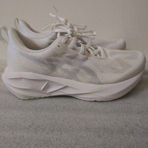 ASICS Novablast 5 size 8